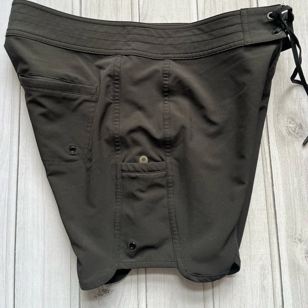 Women’s Athleta black board swim active pull on short. Size 8 - Picture 8 of 16